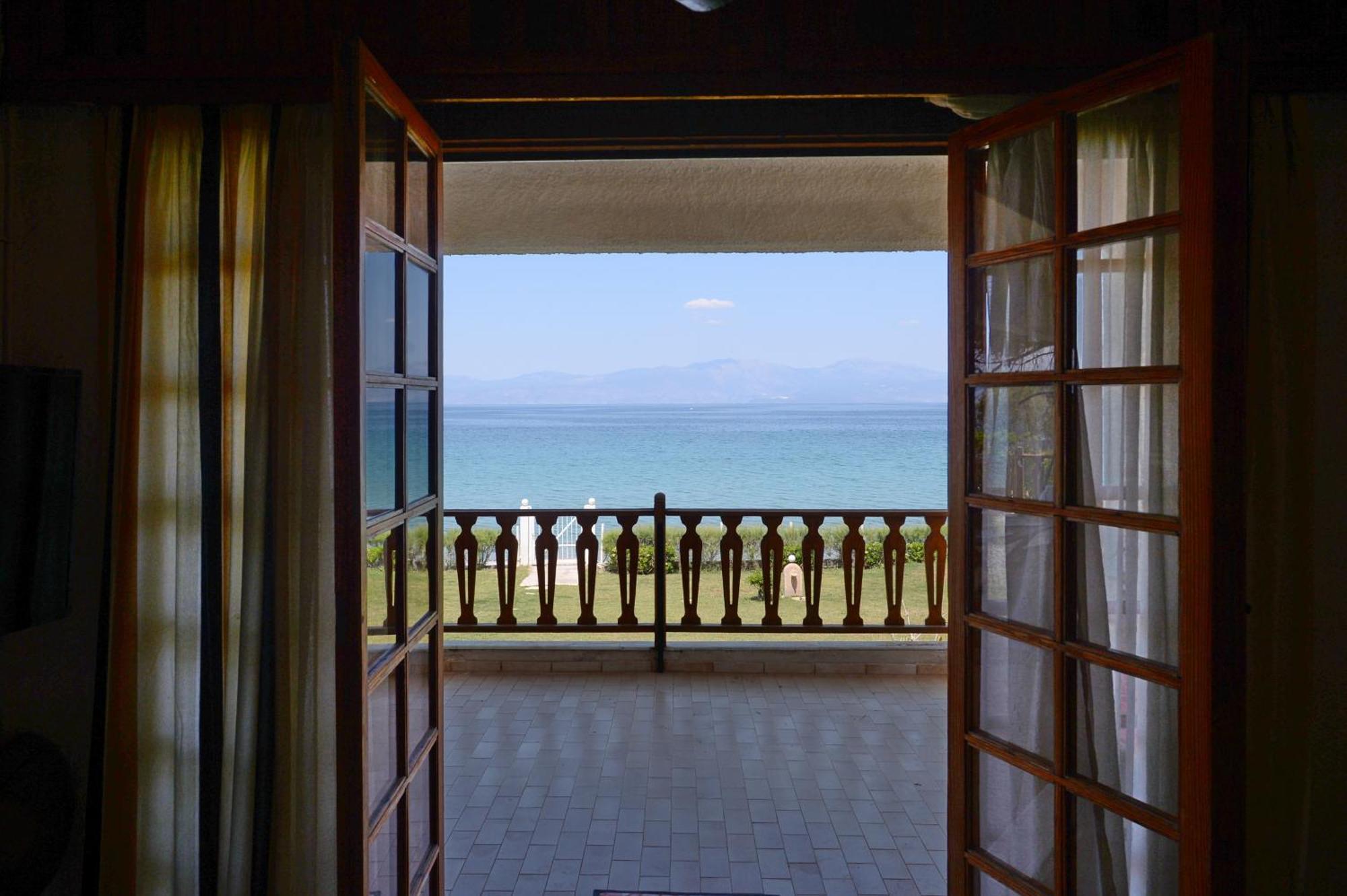 Antorina Beachfront Villas With Private Pools Kamari  Buitenkant foto